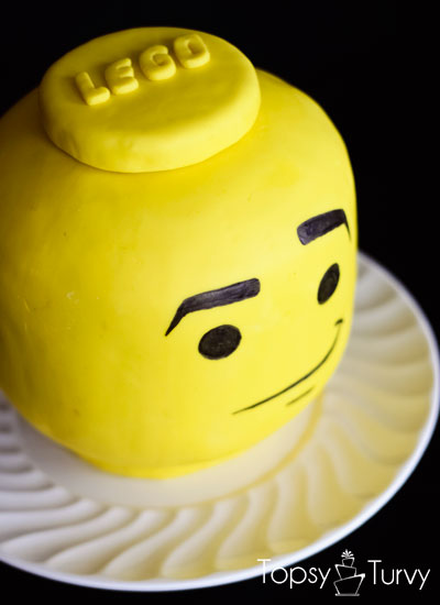 lego-head-cake-tutorial-facial-expression